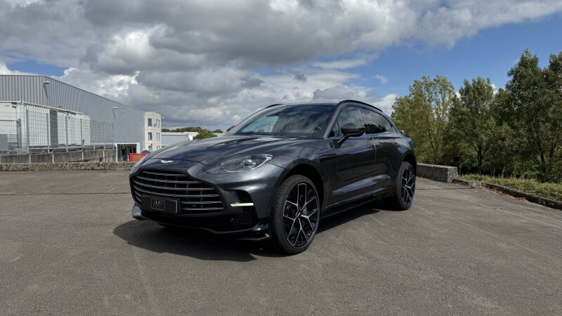 Aston Martin DBX 707