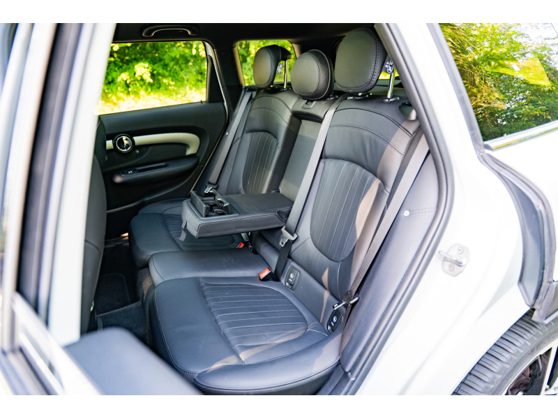 MINI John Cooper Works Clubman ALL4 - Edition Premium Plus - Toit ouvrant panoramique - Harman Kardon – Image 10