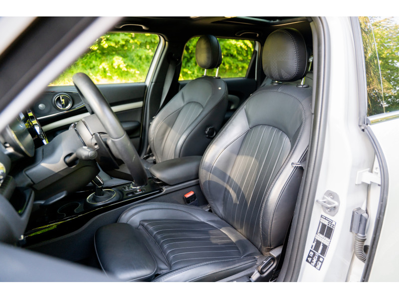 MINI John Cooper Works Clubman ALL4 - Edition Premium Plus - Toit ouvrant panoramique - Harman Kardon – Image 9