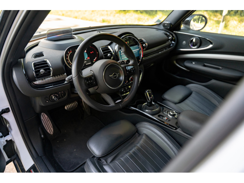 MINI John Cooper Works Clubman ALL4 - Edition Premium Plus - Toit ouvrant panoramique - Harman Kardon – Image 7
