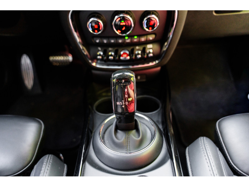 MINI John Cooper Works Clubman ALL4 - Edition Premium Plus - Toit ouvrant panoramique - Harman Kardon – Image 12
