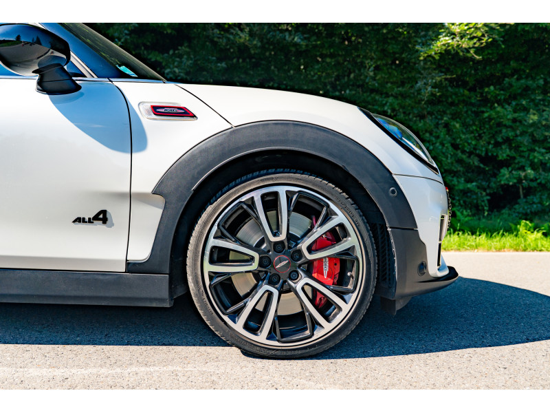 MINI John Cooper Works Clubman ALL4 - Edition Premium Plus - Toit ouvrant panoramique - Harman Kardon – Image 4