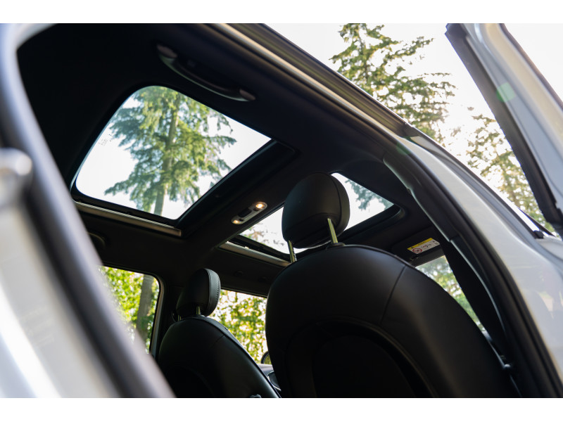 MINI John Cooper Works Clubman ALL4 - Edition Premium Plus - Toit ouvrant panoramique - Harman Kardon – Image 11