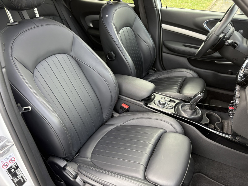 MINI John Cooper Works Clubman ALL4 - Edition Premium Plus - Toit ouvrant panoramique - Harman Kardon – Image 12