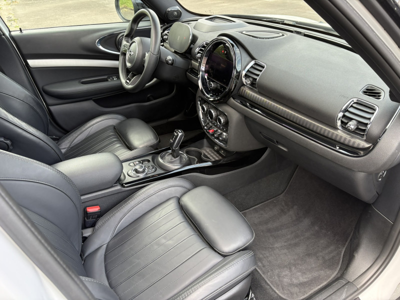 MINI John Cooper Works Clubman ALL4 - Edition Premium Plus - Toit ouvrant panoramique - Harman Kardon – Image 11