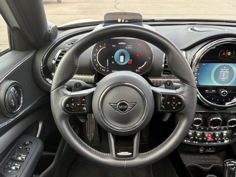 MINI John Cooper Works Clubman ALL4 - Edition Premium Plus - Toit ouvrant panoramique - Harman Kardon – Image 14