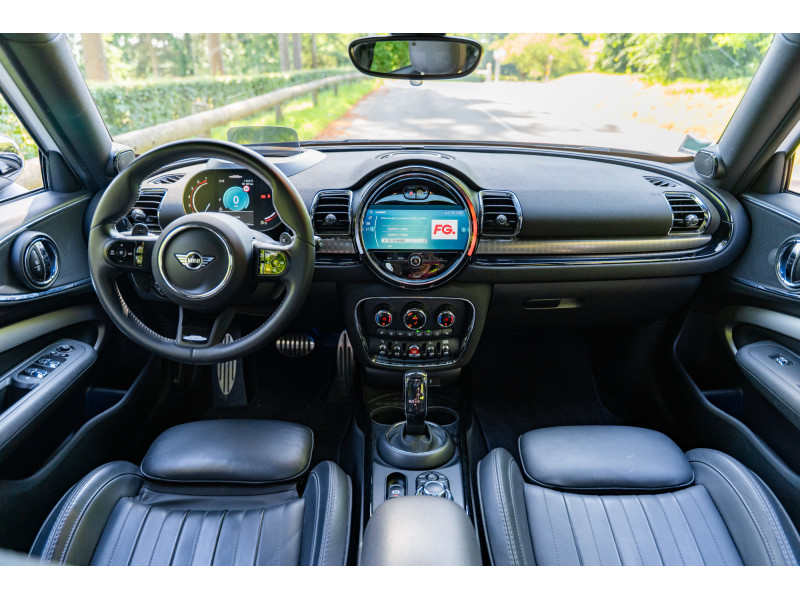 MINI John Cooper Works Clubman ALL4 - Edition Premium Plus - Toit ouvrant panoramique - Harman Kardon – Image 8