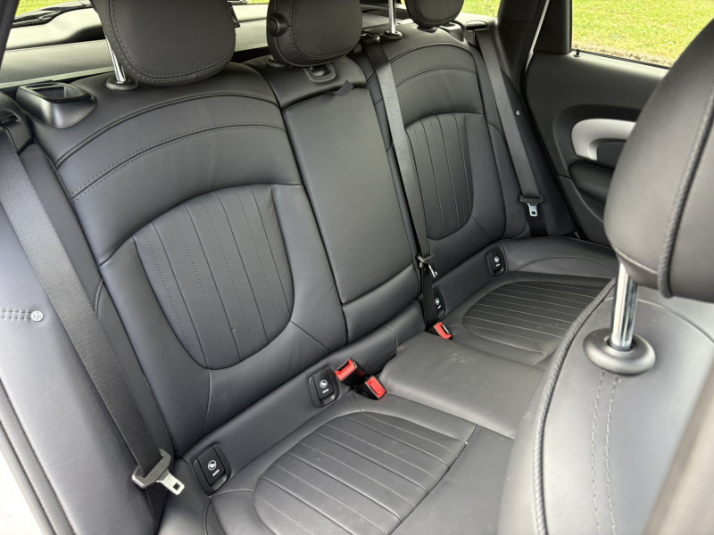 MINI John Cooper Works Clubman ALL4 - Edition Premium Plus - Toit ouvrant panoramique - Harman Kardon – Image 10