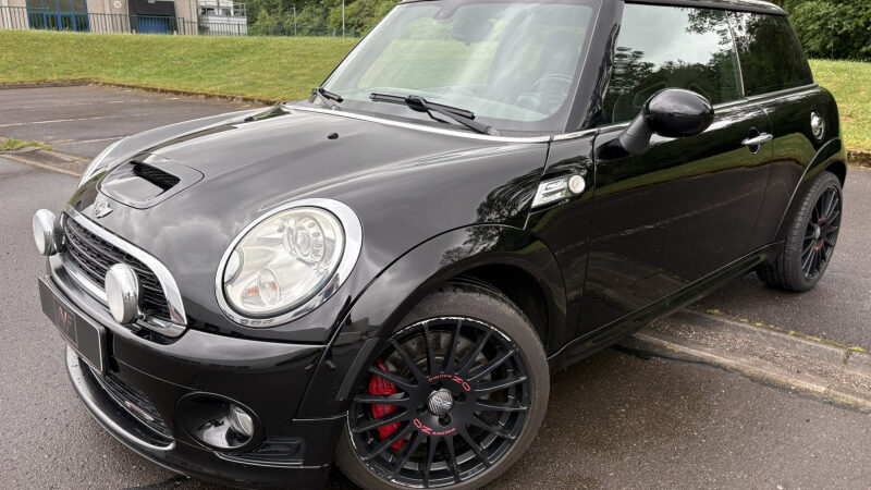 MINI John Cooper Works R56 - Toit ouvrant - Siège Recaro - Navigation