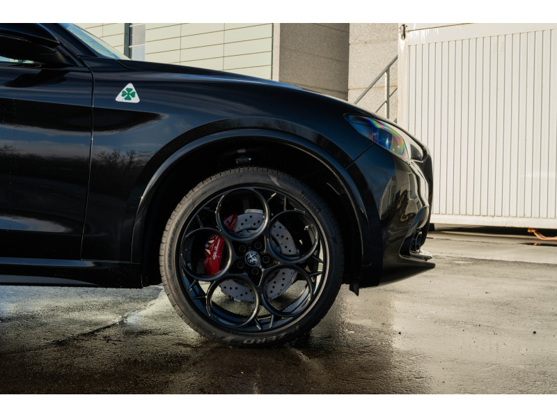 Alfa Romeo Stelvio Quadrifoglio 2.9 Bi-Turbo V6 - Toit ouvrant pano - H&K - Carbone /Céramique – Image 2
