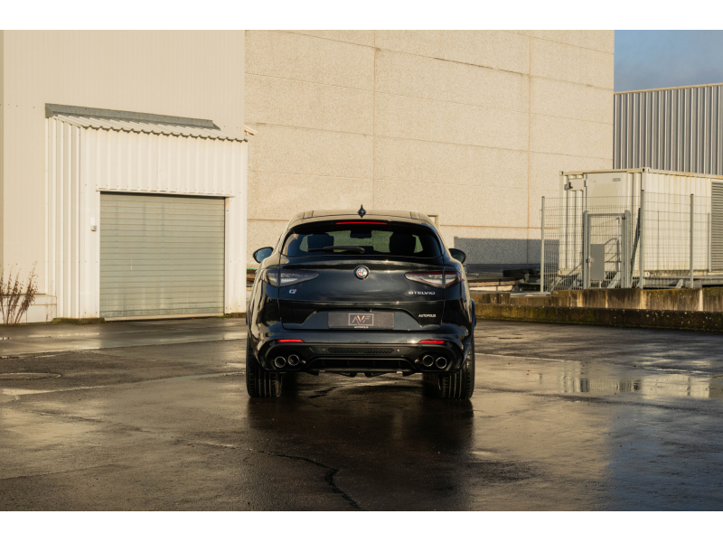 Alfa Romeo Stelvio Quadrifoglio 2.9 Bi-Turbo V6 - Toit ouvrant pano - H&K - Carbone /Céramique – Image 4
