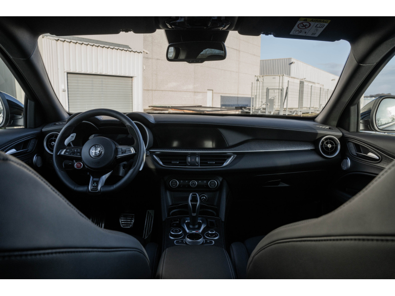 Alfa Romeo Stelvio Quadrifoglio 2.9 Bi-Turbo V6 - Toit ouvrant pano - H&K - Carbone /Céramique – Image 9