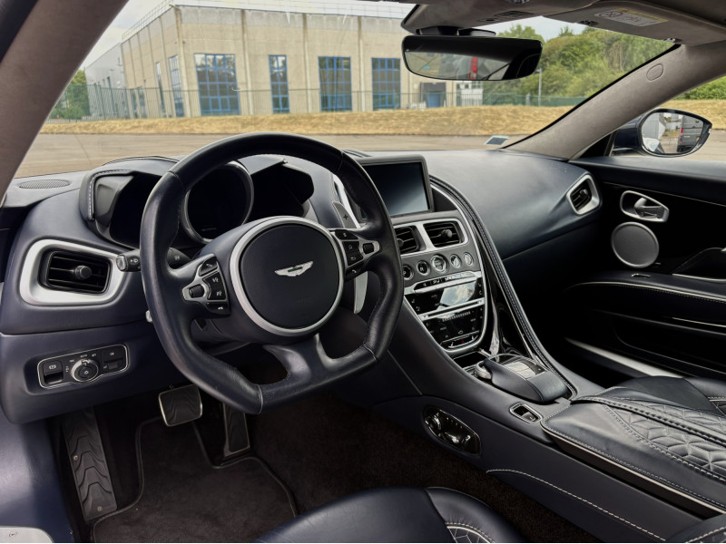 Aston Martin DBS 5.2 V12 725 SUPERLEGGERA – Image 9