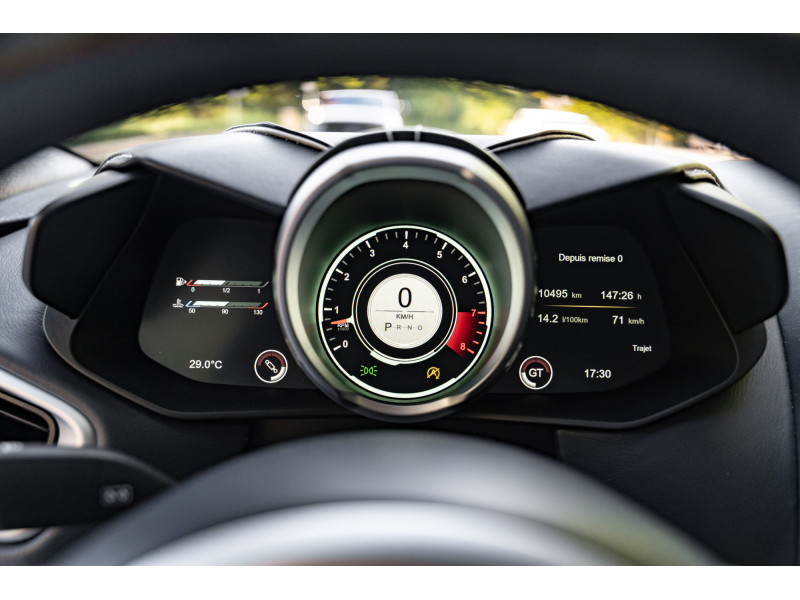 Aston Martin DBS 5.2 V12 725 SUPERLEGGERA – Image 13