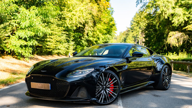 Aston Martin DBS 5.2 V12 725 SUPERLEGGERA