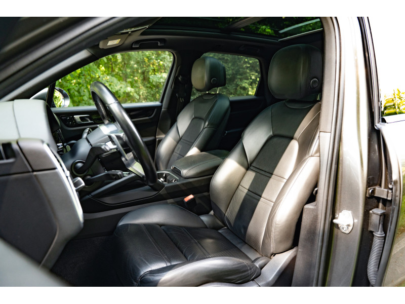Porsche Cayenne E HYBRID - Image 10