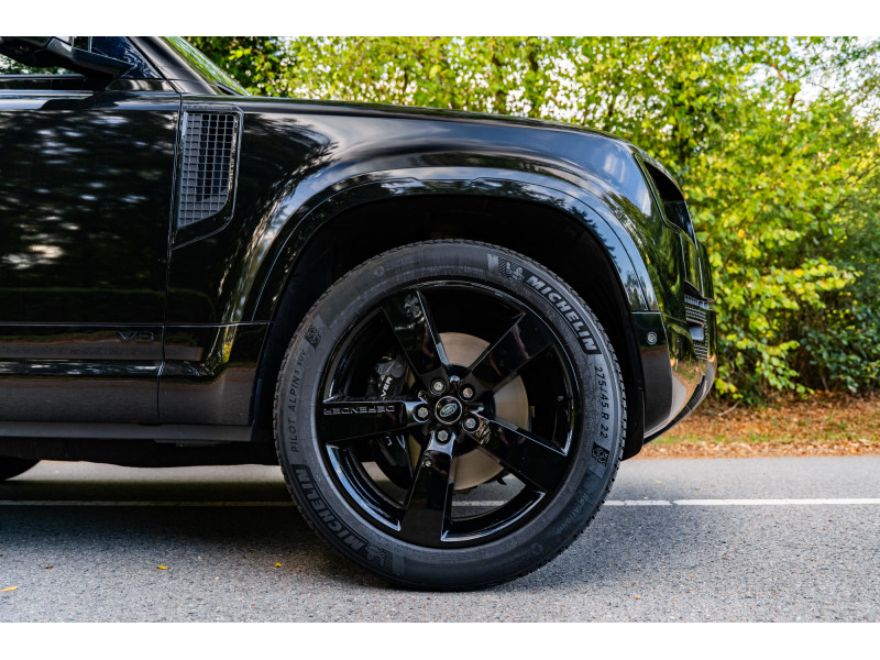 Land-Rover Defender 90 P525 BLACK PACK - V8 SUPERCHARGE – Image 4