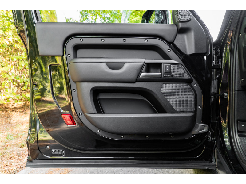 Land-Rover Defender 90 P525 BLACK PACK - V8 SUPERCHARGE – Image 7