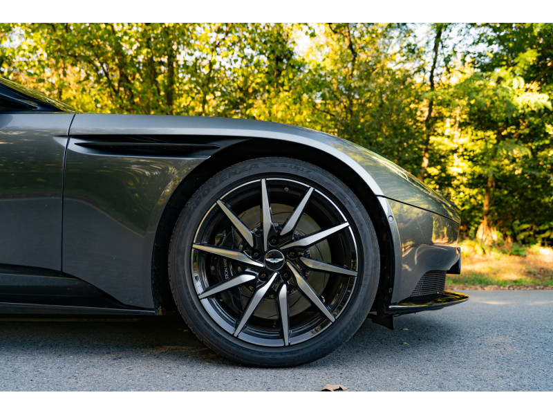 Aston Martin DB11 Coupe V8 510cv - First hand - Black Pack – Image 4