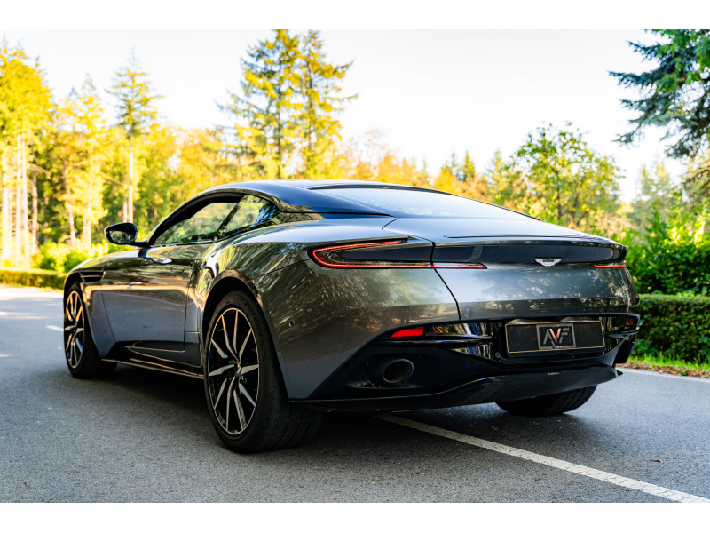 Aston Martin DB11 Coupe V8 510cv - First hand - Black Pack – Image 7