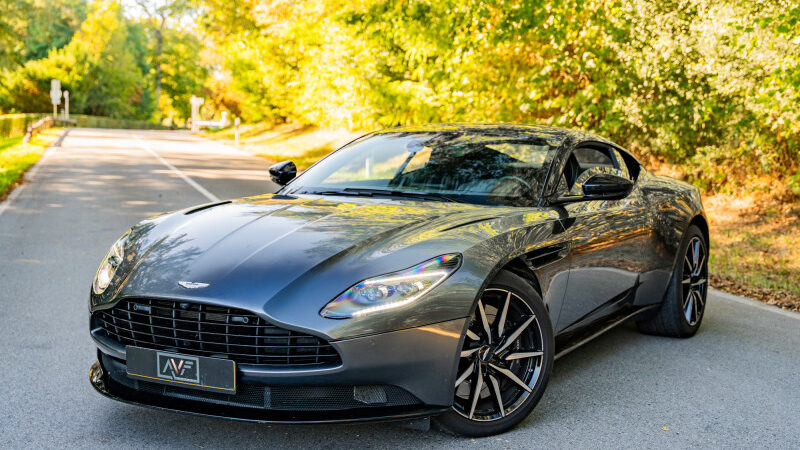 Aston Martin DB11 Coupe V8 510cv - First hand - Black Pack