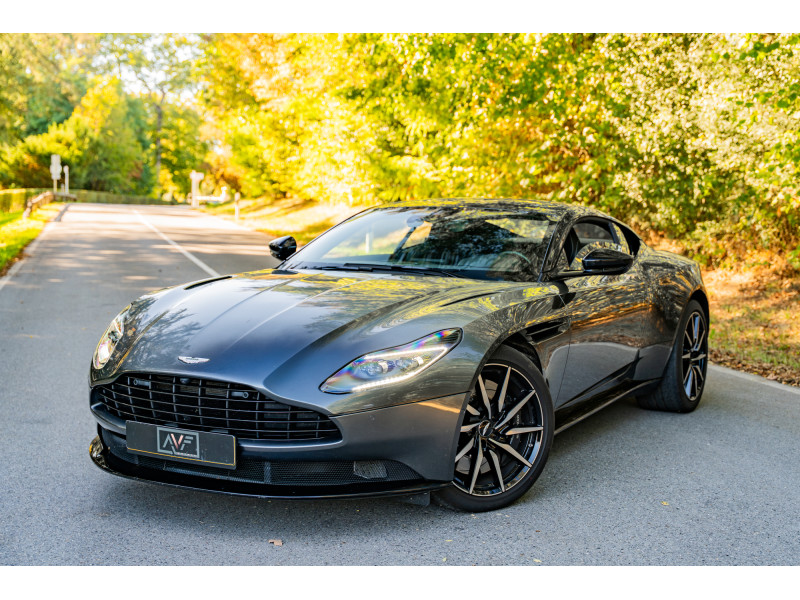 Aston Martin DB11 Coupe V8 510cv - First hand - Black Pack