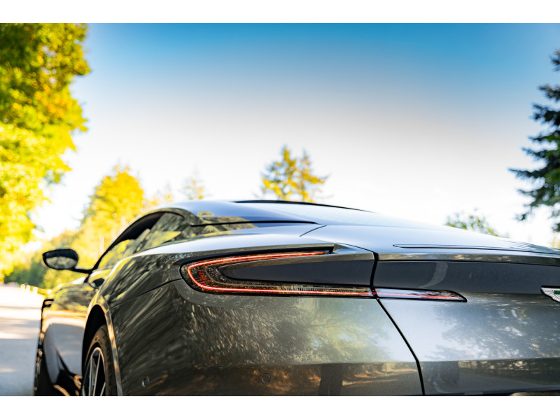 Aston Martin DB11 Coupe V8 510cv - First hand - Black Pack – Image 8
