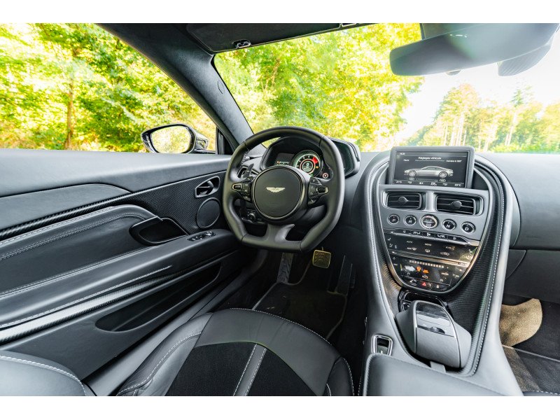 Aston Martin DB11 Coupe V8 510cv - First hand - Black Pack – Image 14