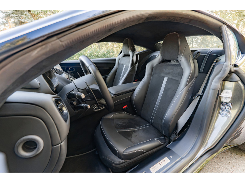 Aston Martin DB11 Coupe V8 510cv - First hand - Black Pack – Image 12