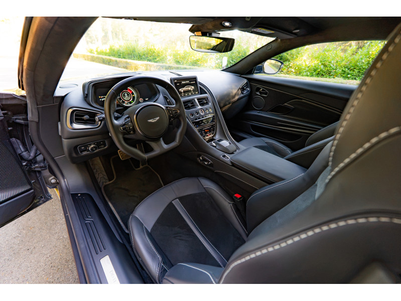 Aston Martin DB11 Coupe V8 510cv - First hand - Black Pack – Image 10