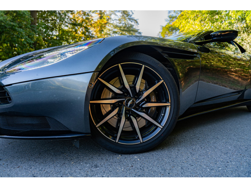 Aston Martin DB11 Coupe V8 510cv - First hand - Black Pack – Image 9