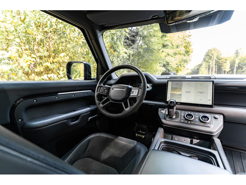 Land-Rover Defender 90 P525 BLACK PACK - V8 SUPERCHARGE – Image 13